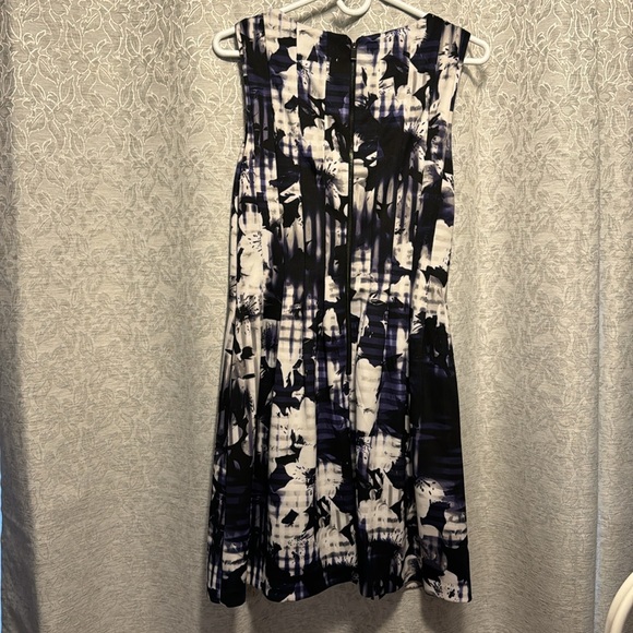 Vince Camuto sleeveless dress - Picture 2 of 3